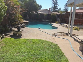 7130 Bogue Way in Citrus Heights, CA - Building Photo - Building Photo