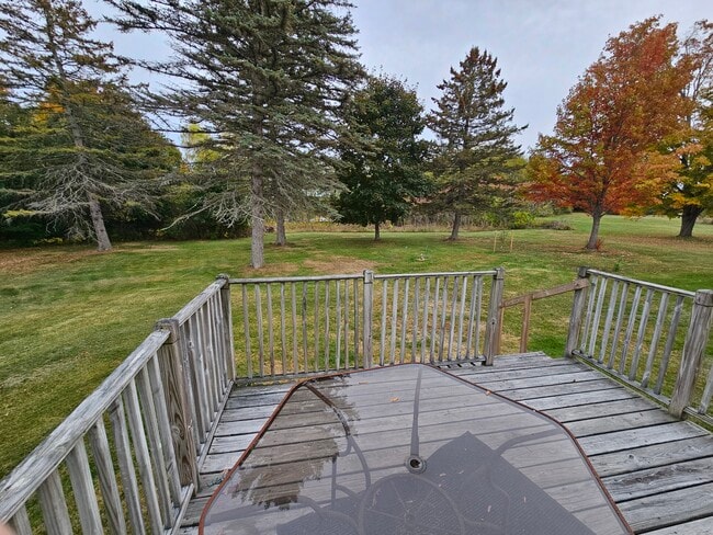 1347 State St, Unit Attached Apartment in Veazie, ME - Foto de edificio - Building Photo