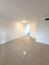 Royal House Apartments in Miami, FL - Building Photo - Building Photo
