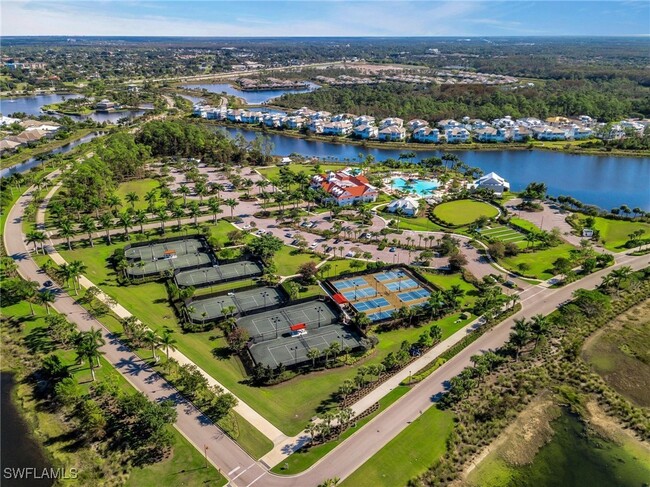 7193 Dominica Dr in Naples, FL - Foto de edificio - Building Photo