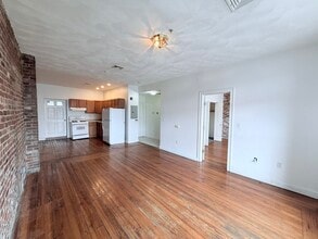 173 Winnisimmet St, Unit 3 in Chelsea, MA - Building Photo - Building Photo