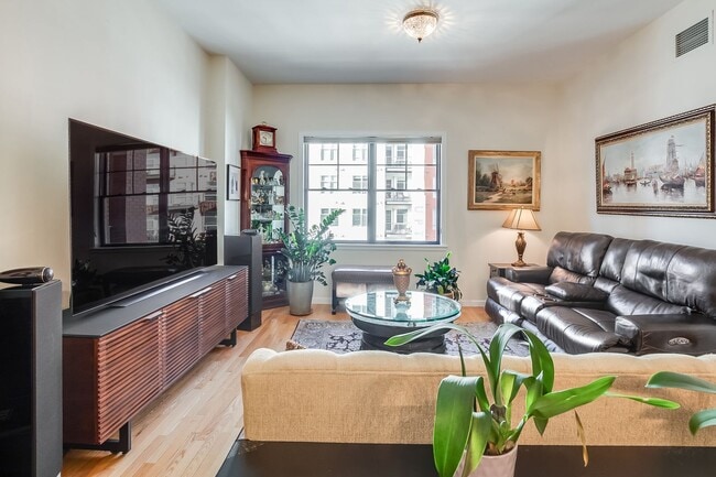 1950 Logan St in Denver, CO - Building Photo - Building Photo