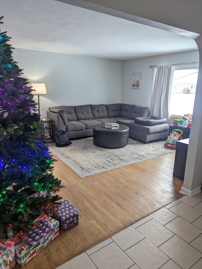 2110 Ohm Ave in Eau Claire, WI - Foto de edificio - Building Photo