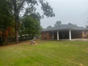 2400 Bryan Dr in Tupelo, MS - Building Photo - Building Photo