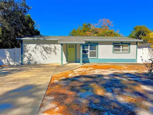 property at 707 E Spruce St