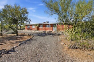 2235 E Camino el Ganado in Tucson, AZ - Building Photo - Building Photo