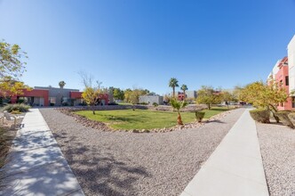 Los Pecos in Las Vegas, NV - Building Photo - Building Photo