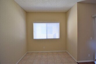 12142 Oxnard St in Los Angeles, CA - Building Photo - Building Photo