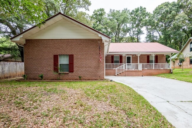 2823 Lake Silver Rd in Crestview, FL - Building Photo - Building Photo