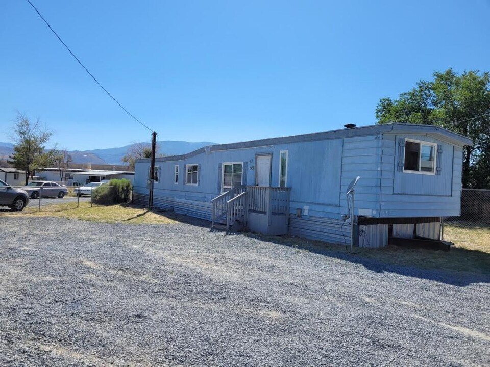 2350 Poole Way in Carson City, NV - Building Photo