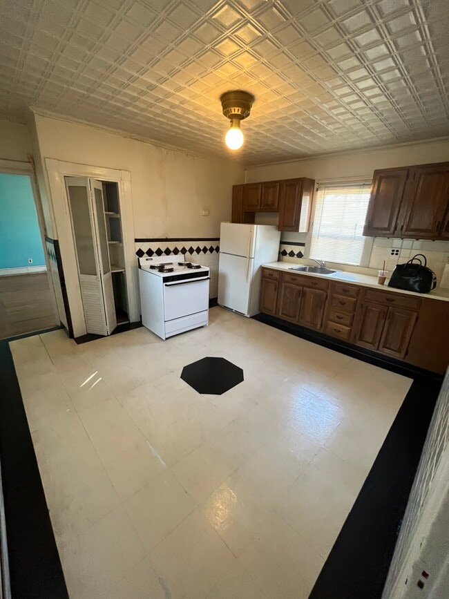 74 Otis St, Unit 2R in Cambridge, MA - Building Photo - Building Photo