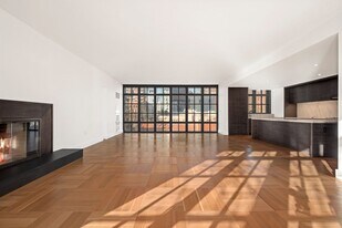 500 W 21st St in New York, NY - Building Photo