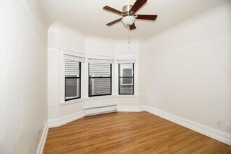 Vue De Lac Apartments in Oakland, CA - Foto de edificio - Building Photo