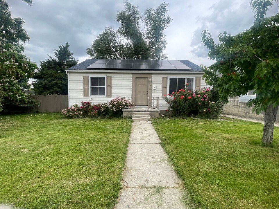 913 E 460 S St in Provo, UT - Building Photo