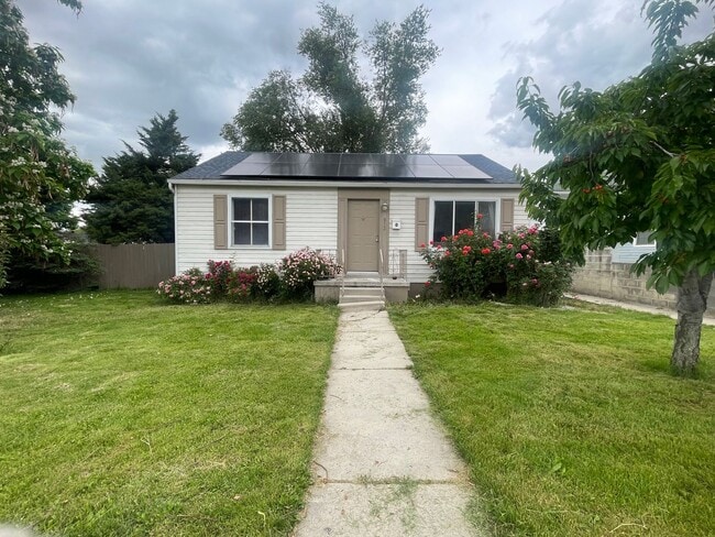 property at 913 E 460 S St