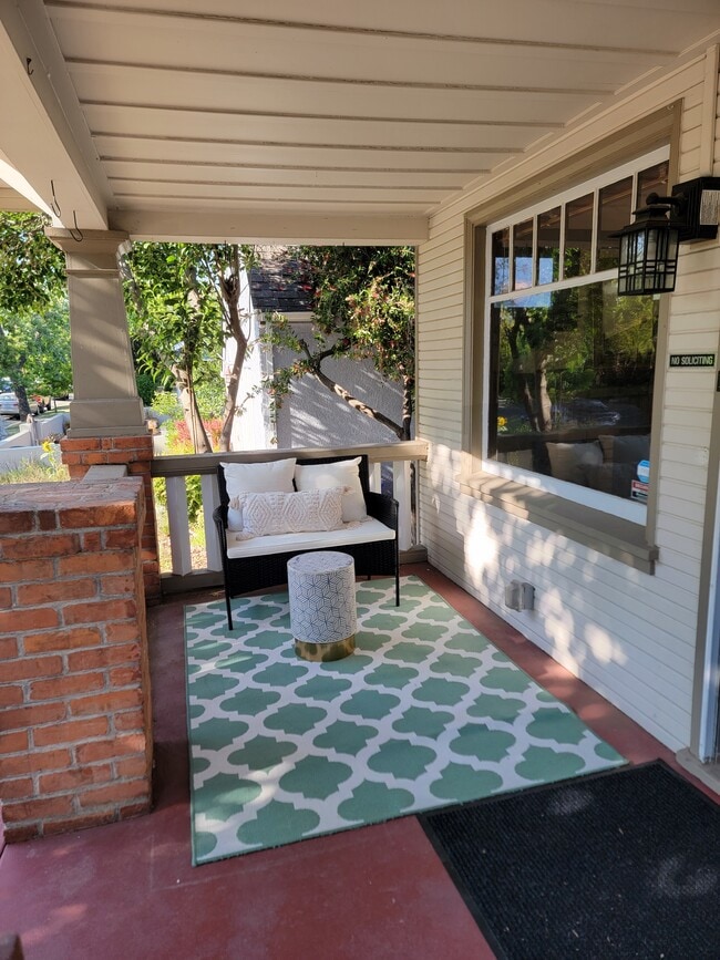 1707 35th St, Unit Unit A in Sacramento, CA - Building Photo - Building Photo