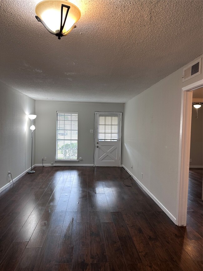 713 S 2nd St in La Porte, TX - Building Photo - Building Photo