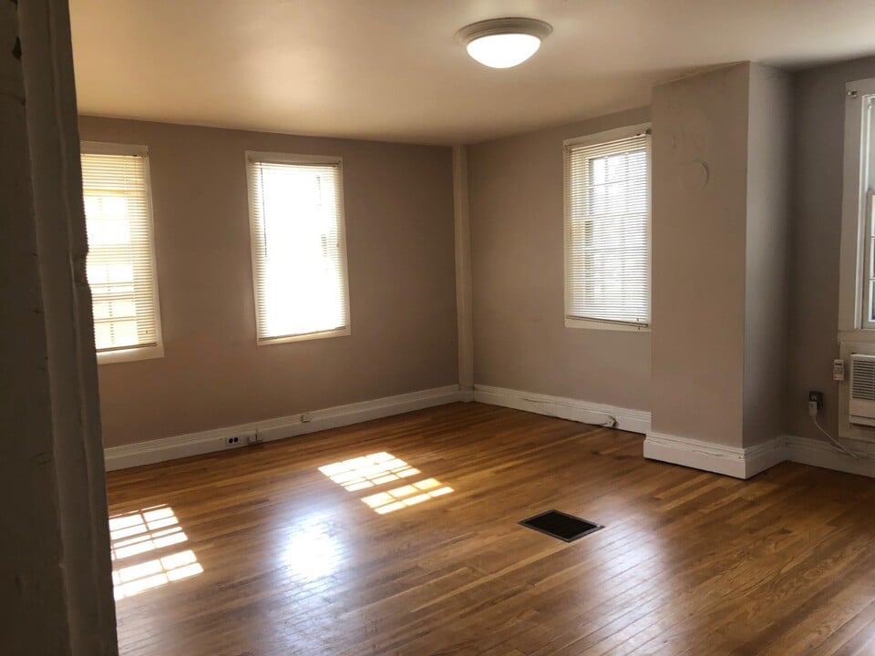 799 Elm St in Milford, NH - Building Photo