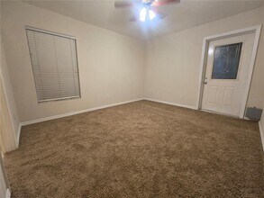 1014 Lake Shore Ranch Dr in Seffner, FL - Building Photo - Building Photo