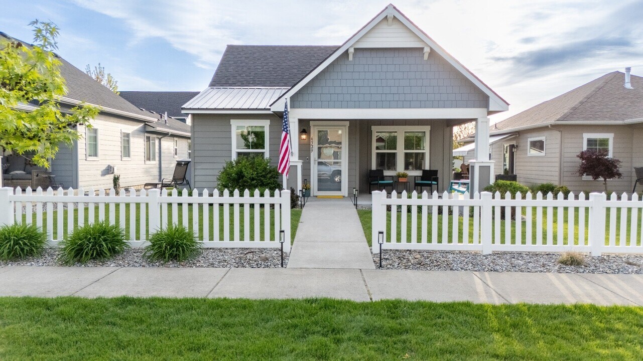 6529 N Descartes Dr in Coeur d'Alene, ID - Building Photo