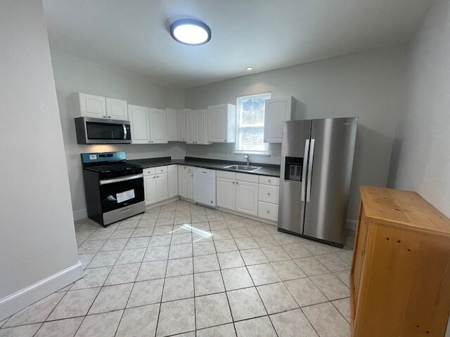 92 Hyde Park Ave, Unit 1 in Boston, MA - Building Photo - Building Photo