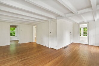 27 Seeley Rd in Wilton, CT - Building Photo - Building Photo