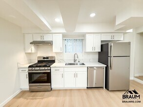 15634 Leadwell St in Los Angeles, CA - Building Photo - Building Photo