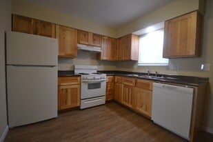 1909 Westmoor Dr in Poplar Bluff, MO - Building Photo