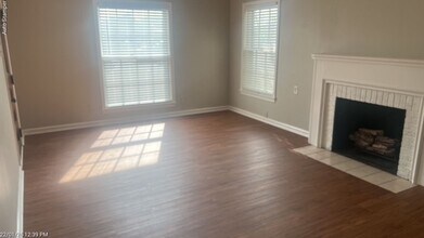 3200 S Hills Ave in Fort Worth, TX - Building Photo - Building Photo