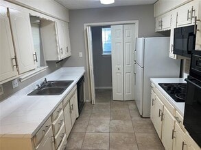 211 Turtle Creek Dr in Arlington, TX - Building Photo - Building Photo