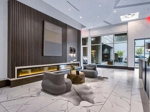 400 W Peachtree St NW in Atlanta, GA - Foto de edificio - Building Photo