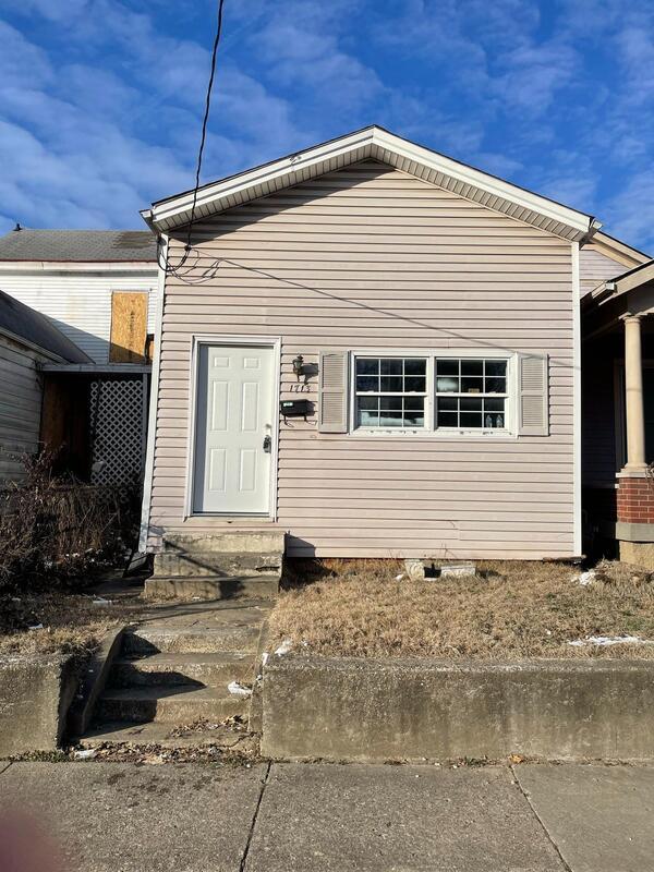 property at 1713 W Oak St