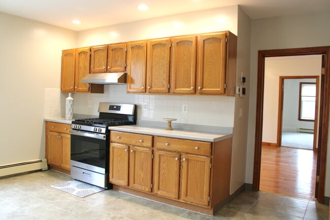 17 Sewall St, Unit 2, Unit 2