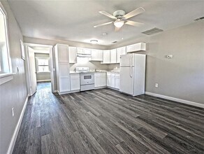38742 11th Ave in Zephyrhills, FL - Building Photo - Building Photo