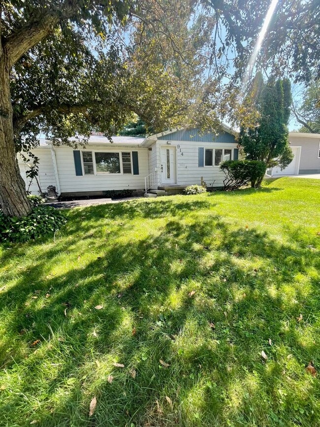 914 Loretta Ave