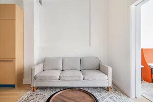 19 St Marks Pl in New York, NY - Building Photo