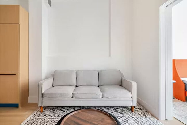 19 St Marks Pl in New York, NY - Foto de edificio - Building Photo