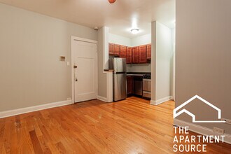 837 W Wolfram St in Chicago, IL - Building Photo - Building Photo