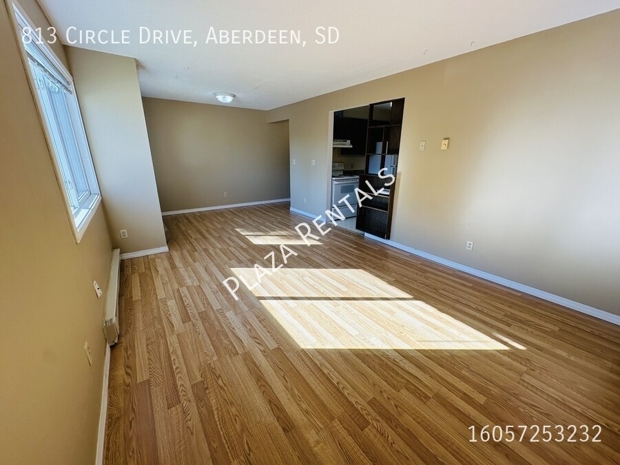 1105 N Main St in Groton, SD - Building Photo