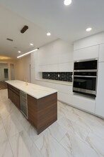 130 SW 1st Ave in Hallandale Beach, FL - Foto de edificio - Building Photo