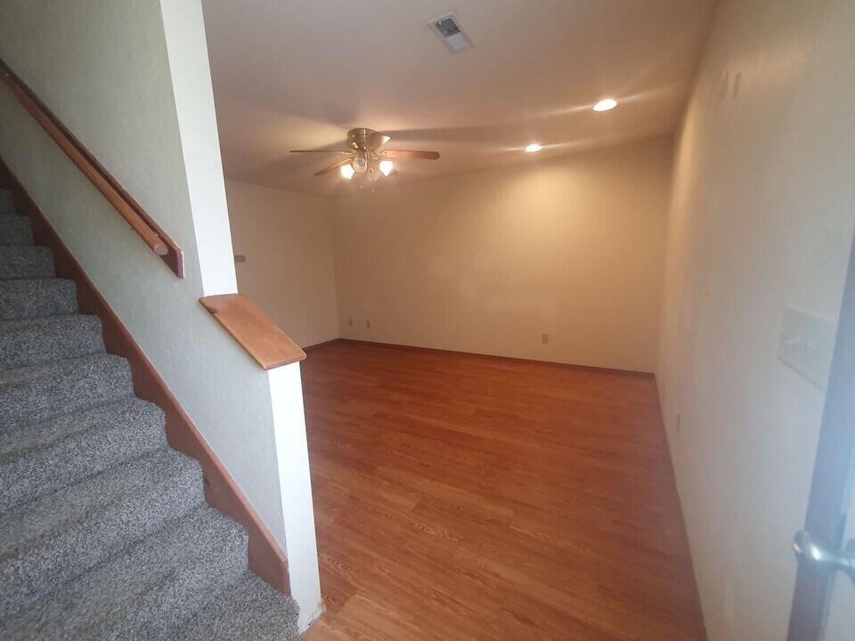 24990 Scenic Dr in Waynesville, MO - Building Photo