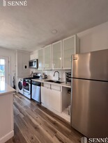 104 Thorndike St, Unit 3 Apartamentos