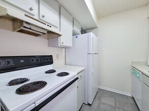 8435 Hearth Dr in Houston, TX - Building Photo - Building Photo