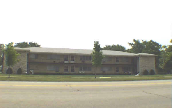 1817 W Touhy Ave in Park Ridge, IL - Foto de edificio