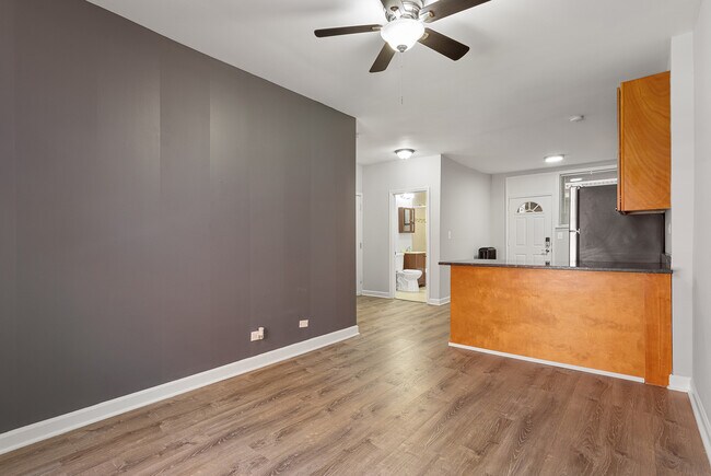 1702 W Juneway Terrace in Chicago, IL - Building Photo - Building Photo