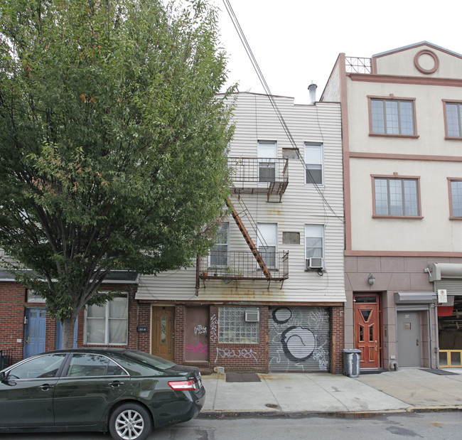 47 Withers St in Brooklyn, NY - Foto de edificio - Building Photo