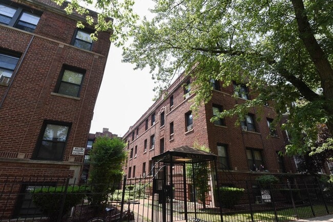property at 929 W Sunnyside Ave