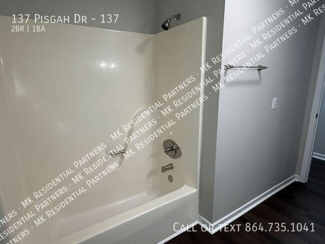 137 Pisgah Dr in Spartanburg, SC - Foto de edificio - Building Photo