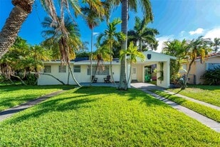 230 NE 2nd Pl in Dania Beach, FL - Building Photo