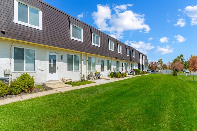 Windsor Forest Townhomes in New Castle, DE - Building Photo - Building Photo